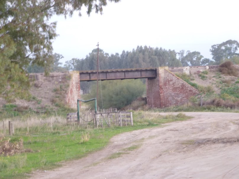 puente-del-fc-sud-cerca-del-empalme-con-el-fco-y-midland-en-las-afueras-de-carhue.jpg